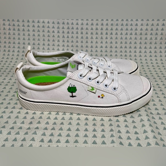Cariuma Shoes - Cariuma Special Edition White Peanut Shoes W 8.5 / M 7 - Limited Edition!